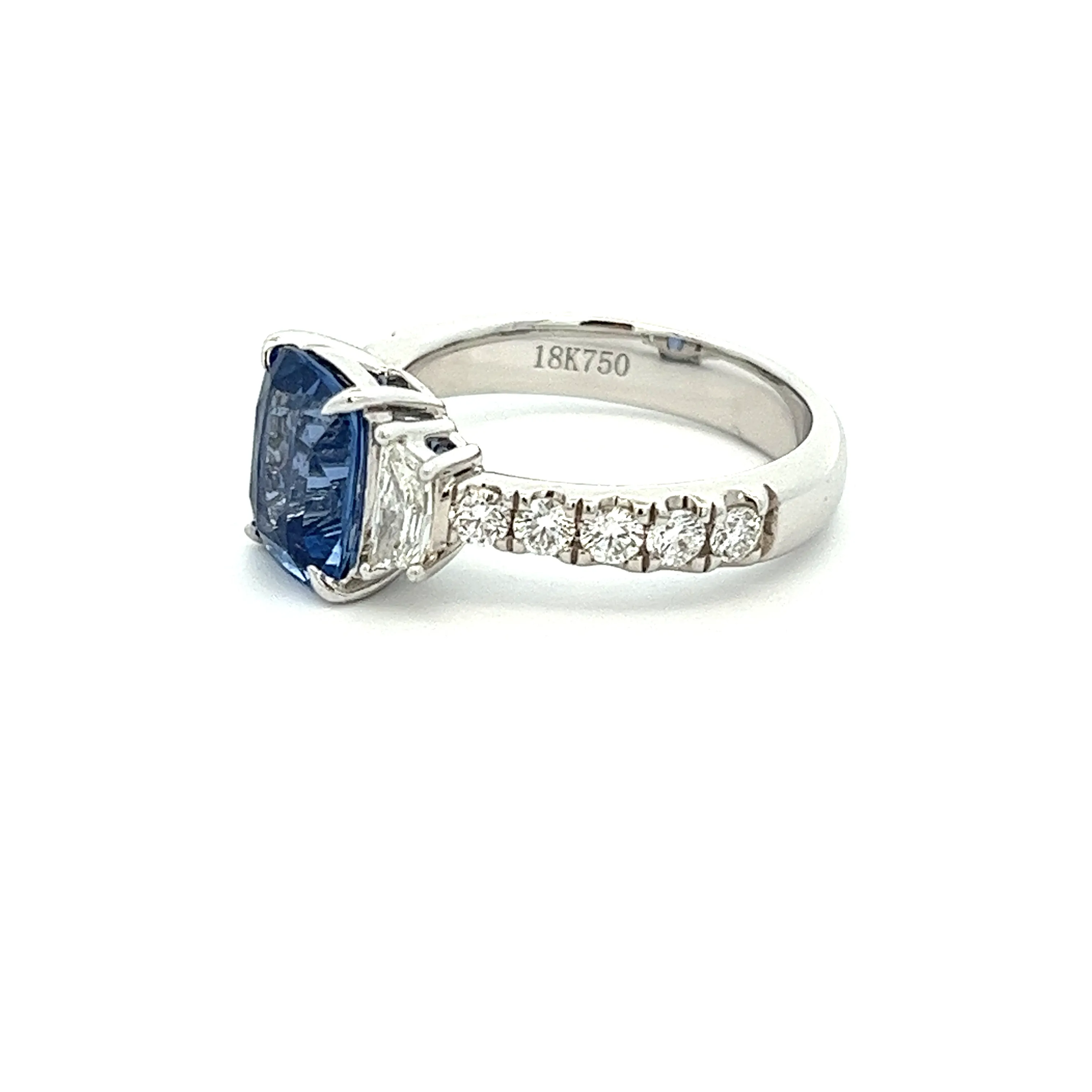 18k White Gold Diamond & Sapphire Ring