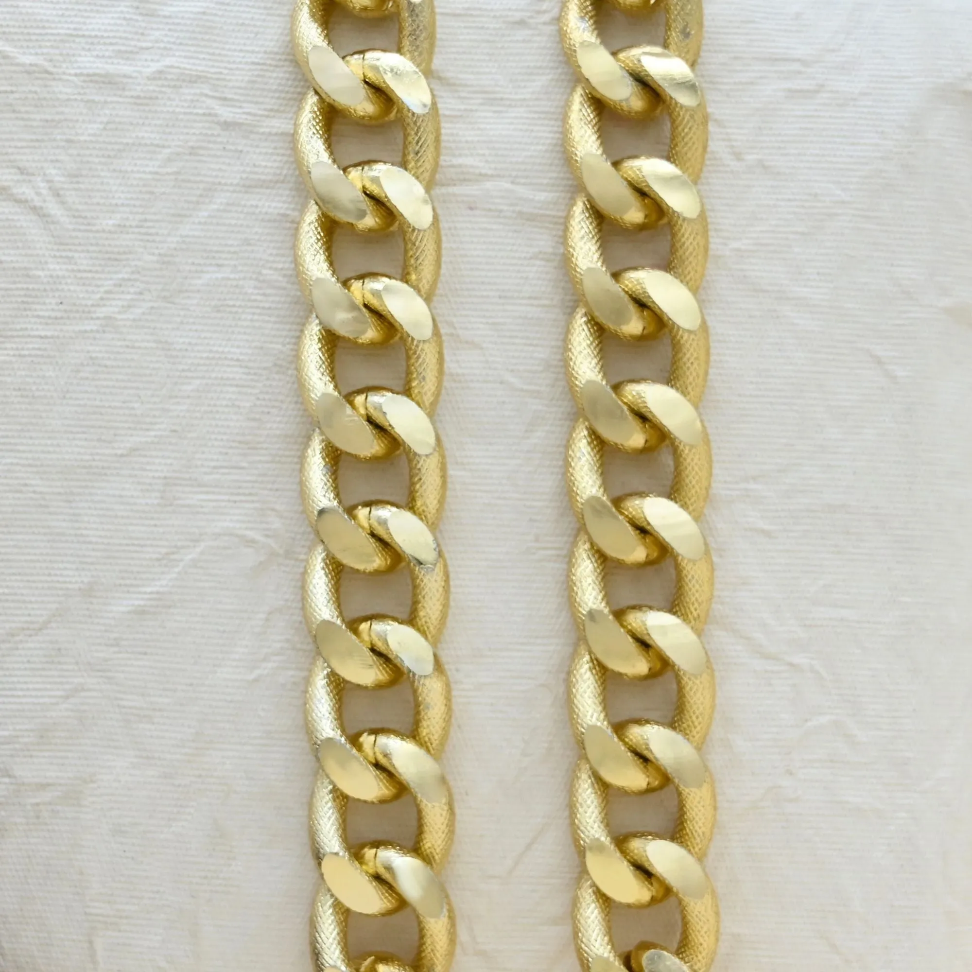 Aluminium Chain | Size : W-22mm H-28mm | Qty : 1mtr | JT-13-37-8