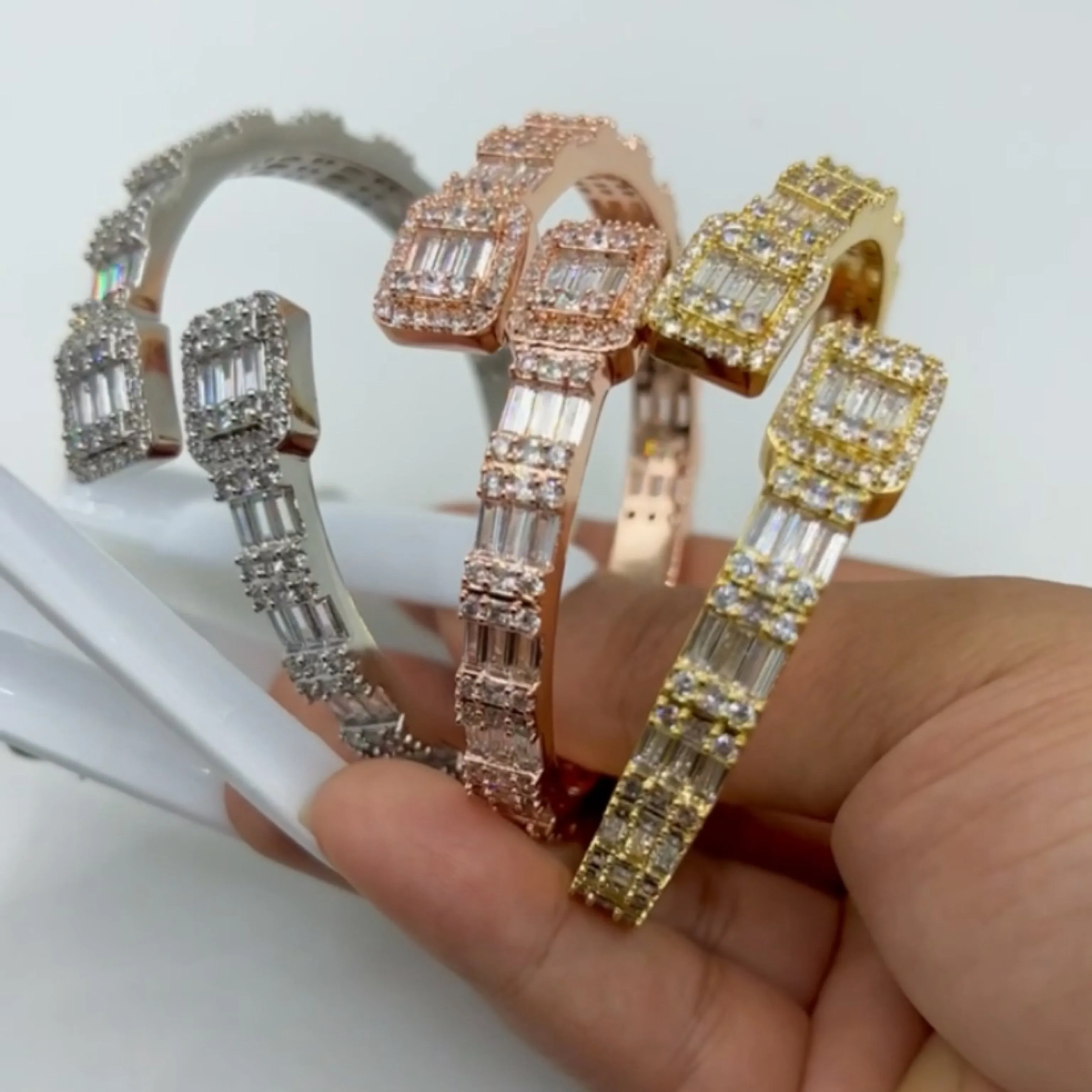 BAGUETTE BANGLE