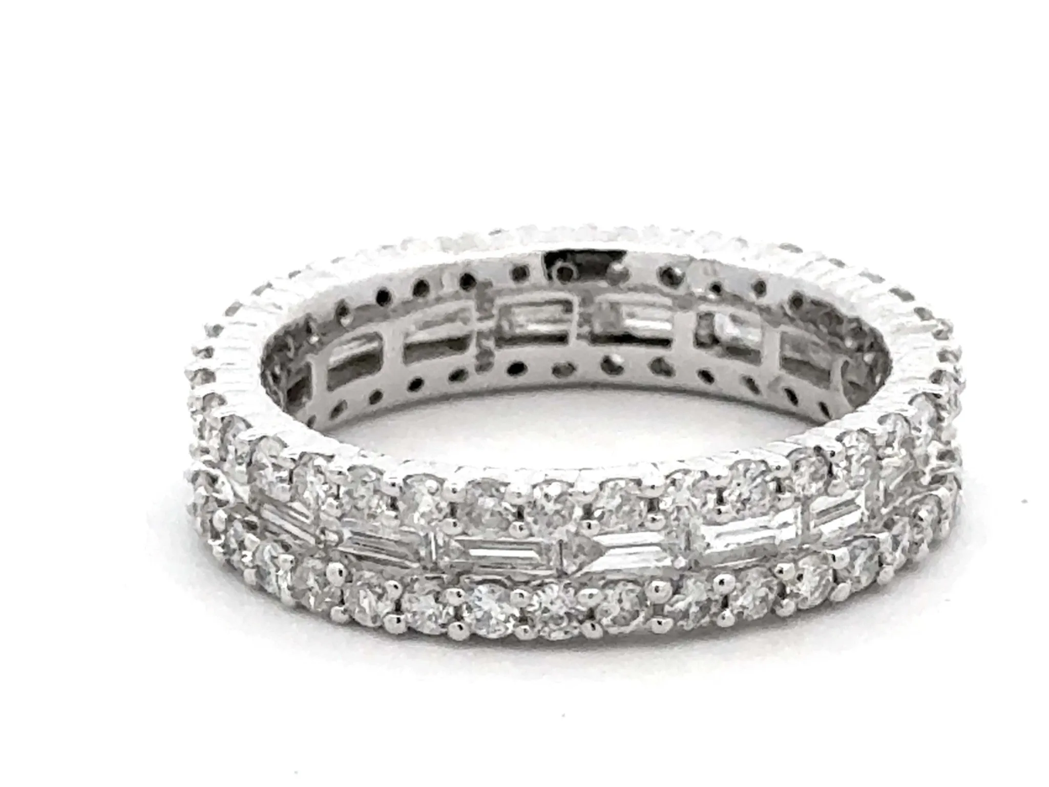 Baguette Diamond Center with Brilliant Cut Diamond Bands 18k White Gold