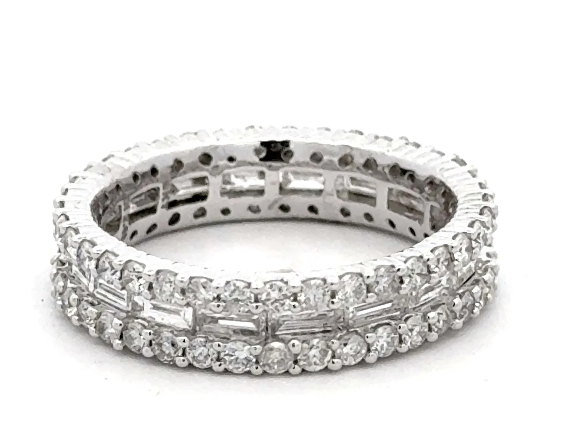 Baguette Diamond Center with Brilliant Cut Diamond Bands 18k White Gold