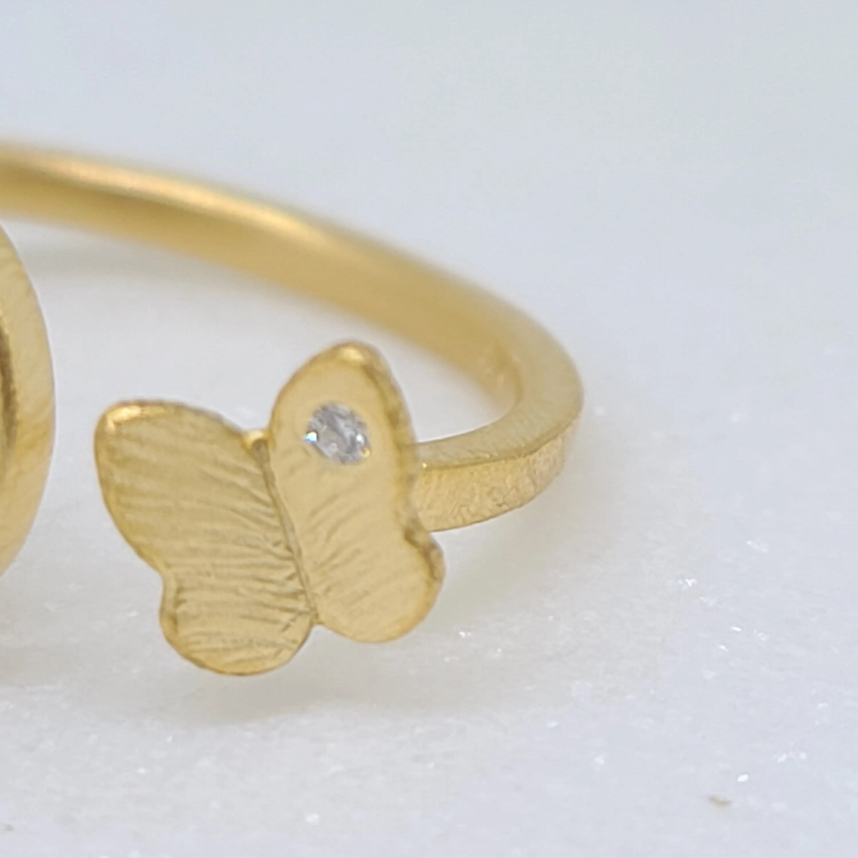 Buttefly Circle Ring