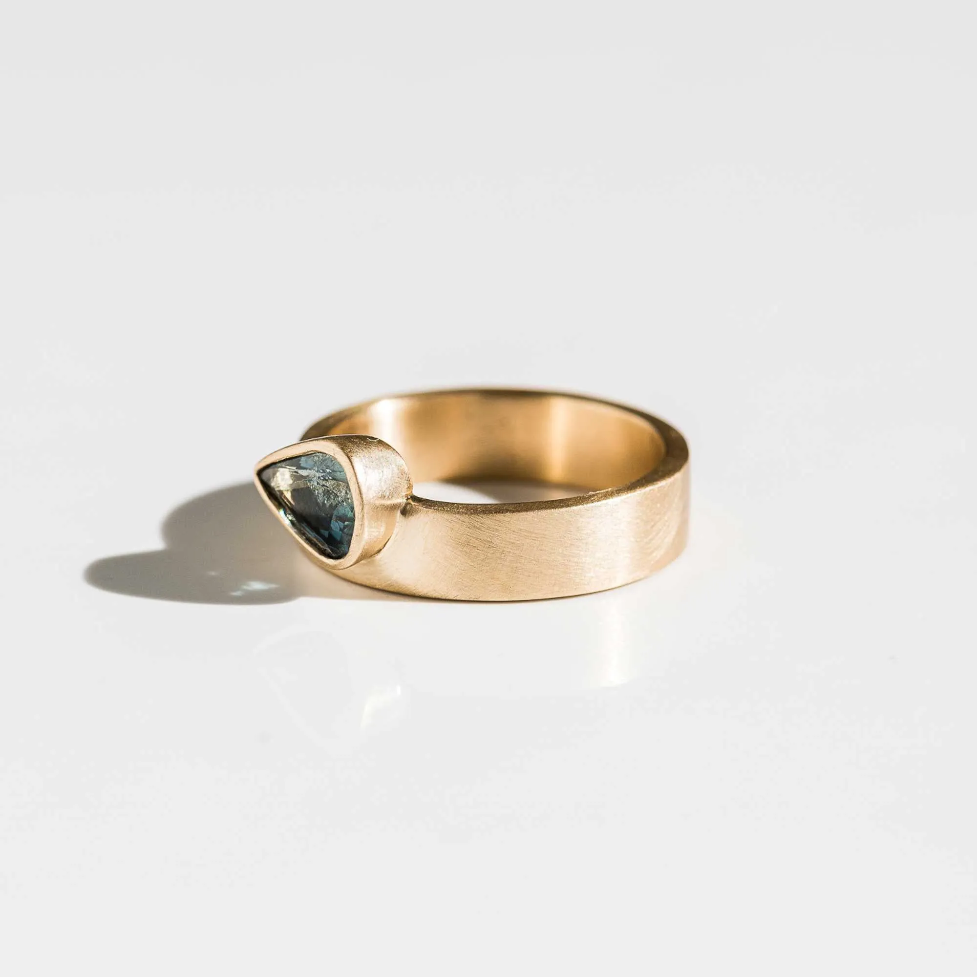 Montana Sapphire East-West Pear Cigar Band Ring in 14k Gold
